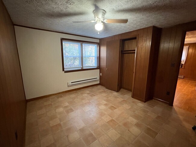 Foto del edificio - Basement apartment close to 29 inbetween Rustburg and Evington
