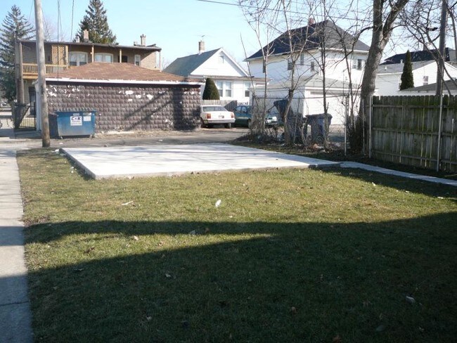 Building Photo - 401 S 13th Ave
