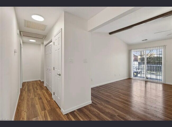 Foto del edificio - 744 Flagship Dr