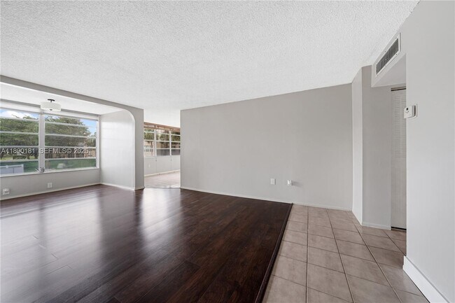 Foto del edificio - 9491 Evergreen Pl