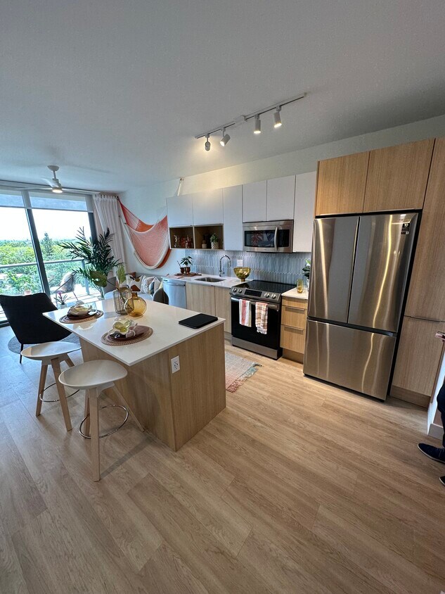 Foto principal - 598 NE 58th St