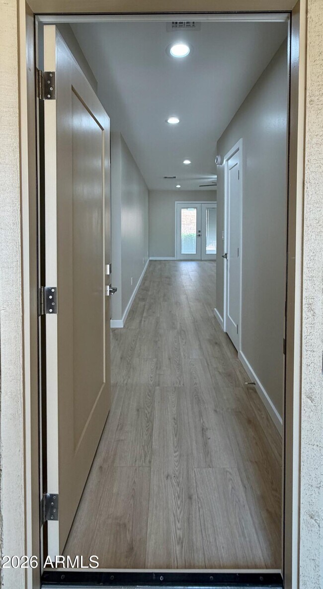 Foto del edificio - 2532 E Bluefield Ave
