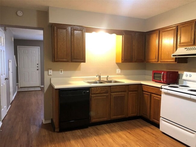 Building Photo - 3047 Olympia Dr