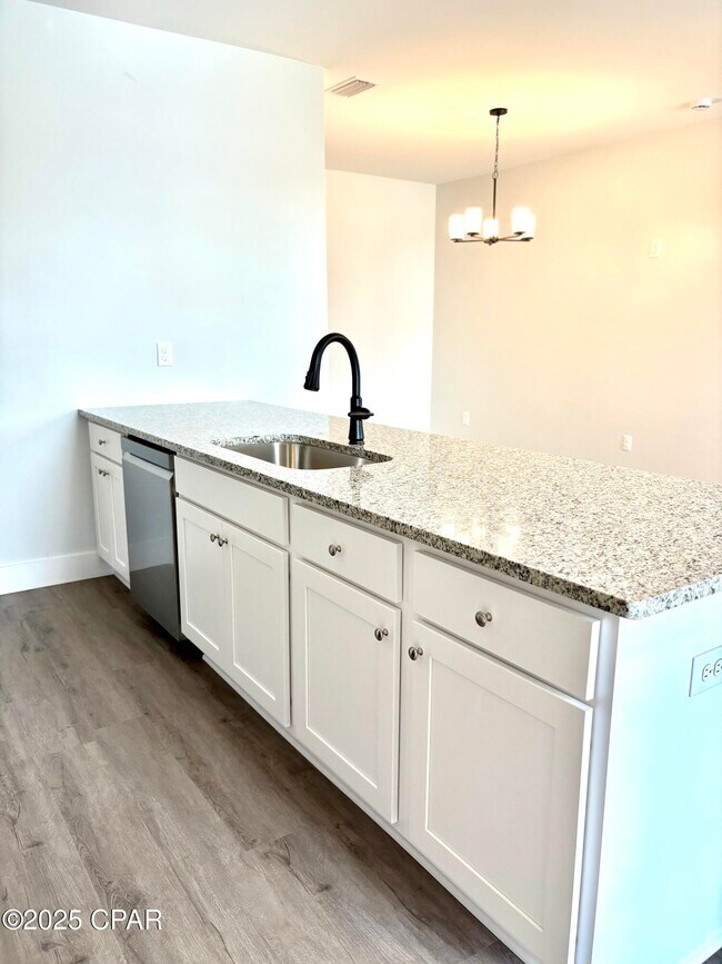 Foto del edificio - 2328 E 19th Pl