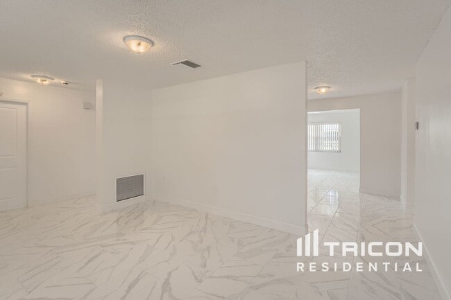 Foto del edificio - 2159 Danforth Rd