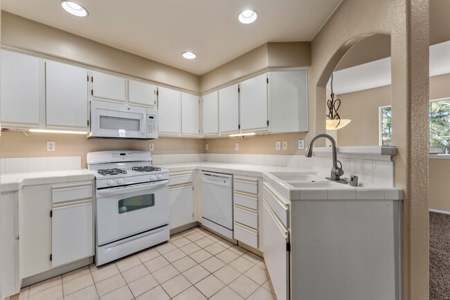 Building Photo - 1010 S Farralon Ln