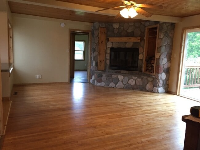 Building Photo - 3 Bed 2 Bath Single Family Home in Elcho