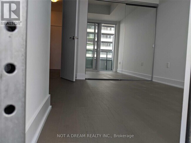 Photo du bâtiment - 30 Shore Breeze Dr