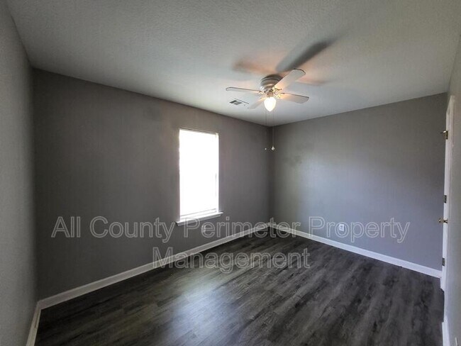 Building Photo - 624 Oakland Hills Dr