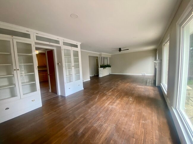 Building Photo - 456 Sunset View Dr