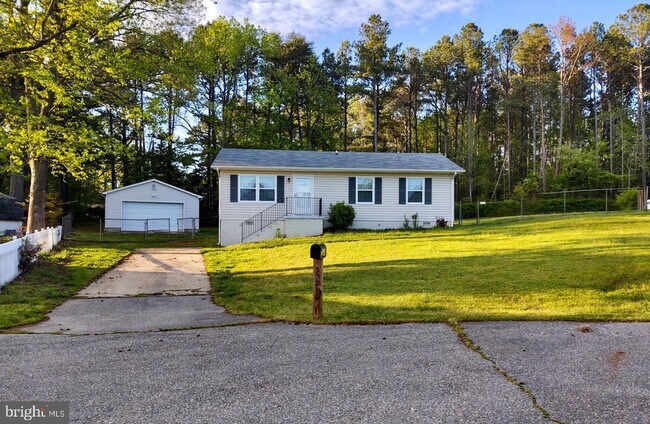 Building Photo - 39210 Syringa Ct