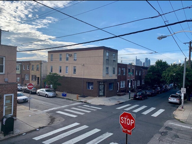 Building Photo - 1703 S 11th St