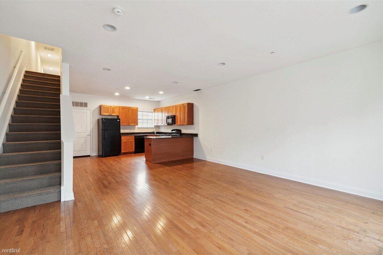 Primary Photo - 4 br, 2 bath Duplex - 1838 N 18TH ST Unit 102