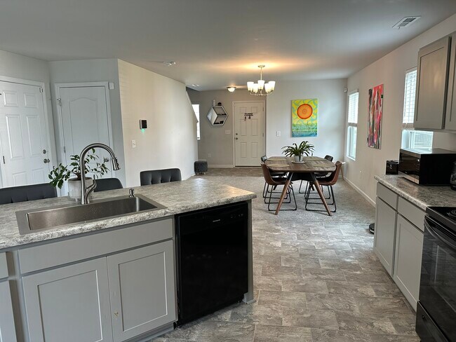 Building Photo - 1709 Redbout Ct