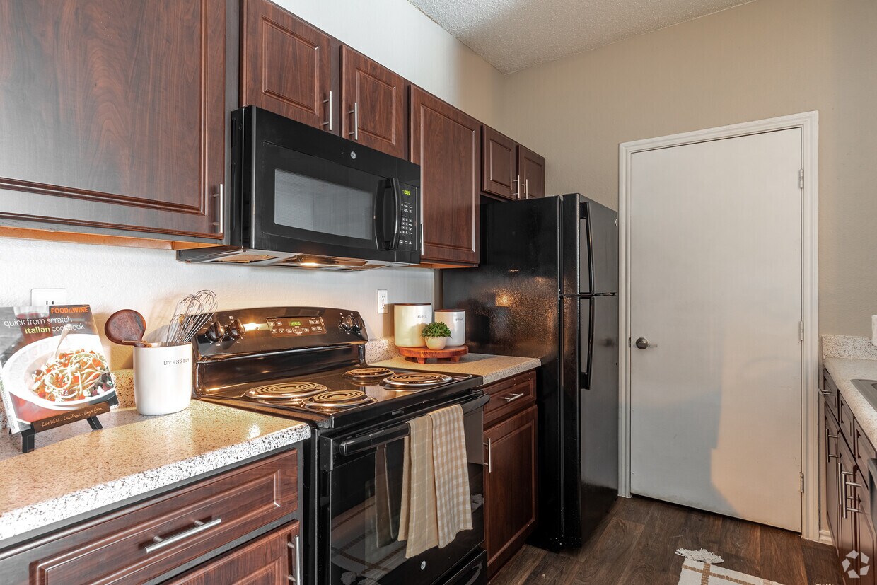 Southgate Glen Apartments in Weatherford, TX