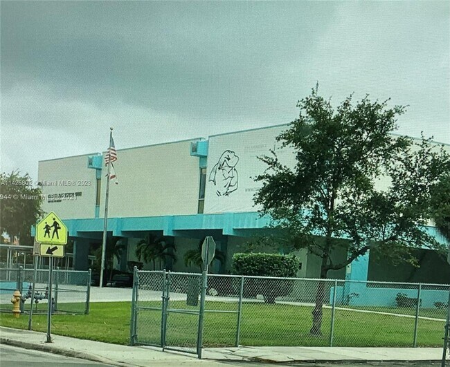 Foto del edificio - 8670 SW 212th St