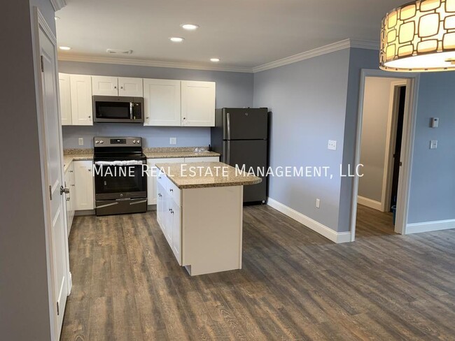 Building Photo - 66 Basketball Ct