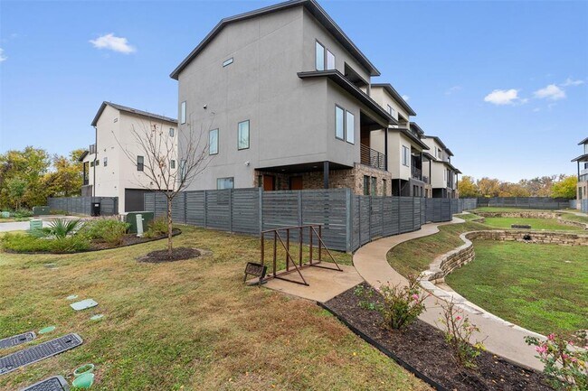 Foto del edificio - 5002 Pecan Springs Rd