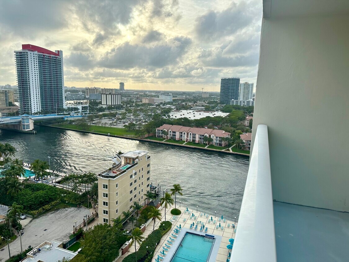 Primary Photo - 3800 S Ocean Dr