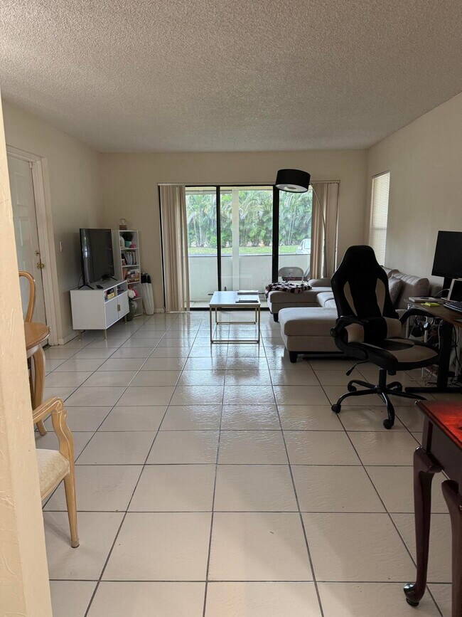 Foto del edificio - 721 Sunny Pine Way
