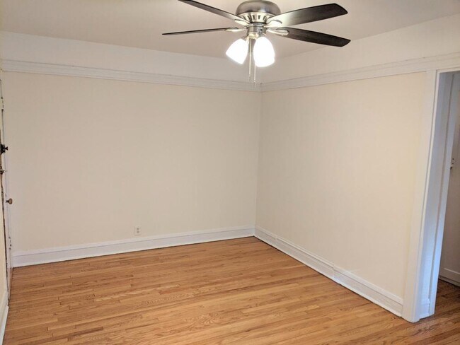 Building Photo - 0 bedroom in Chicago IL 60613