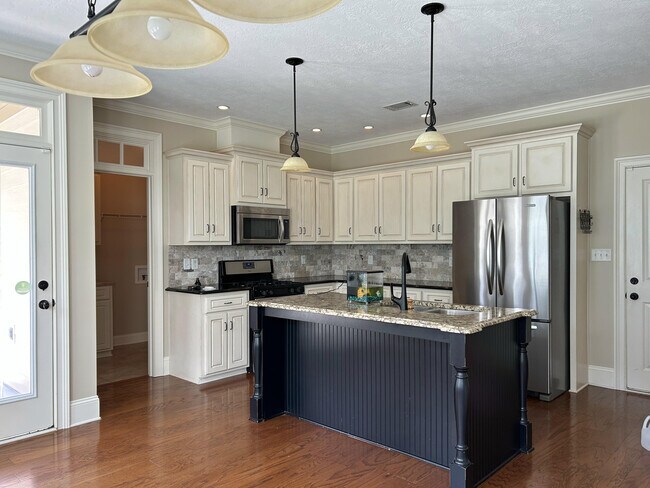 Building Photo - 222 Sunbury Dr
