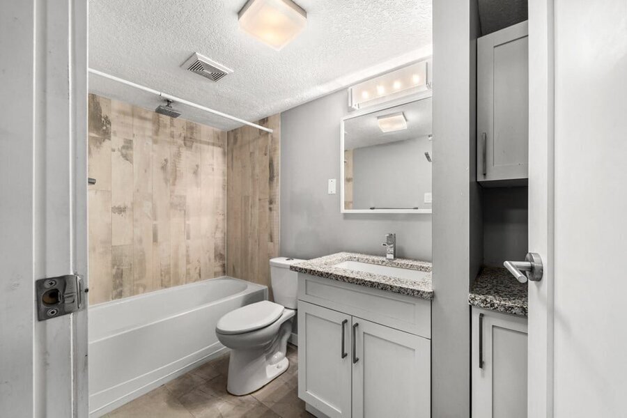Foto del edificio - 2702 Lake Forest Dr