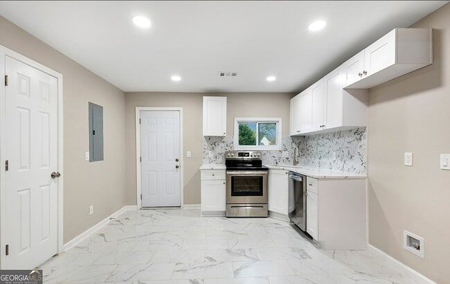 Building Photo - 2502 Park Dr