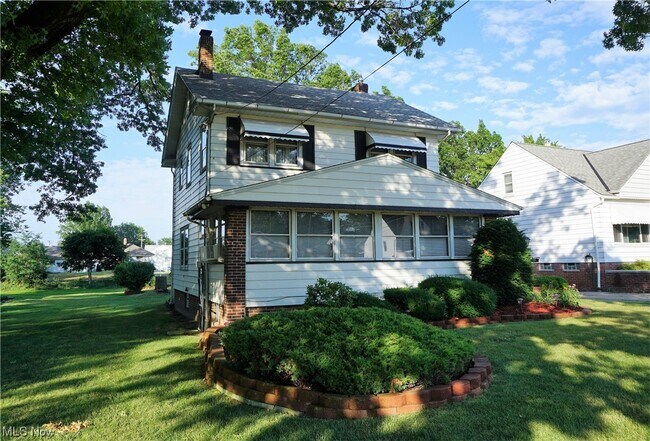 Building Photo - 953 Lloyd Rd