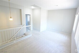 Building Photo - 10412 Sloping Hill Ave