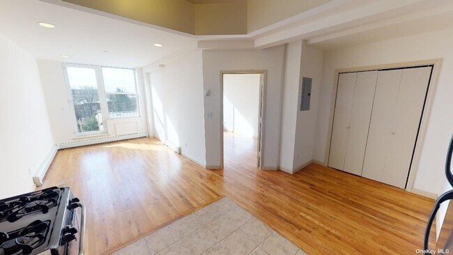 Building Photo - 67-15 Austin St