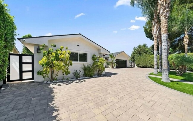 Building Photo - 6243 Berquist Ave