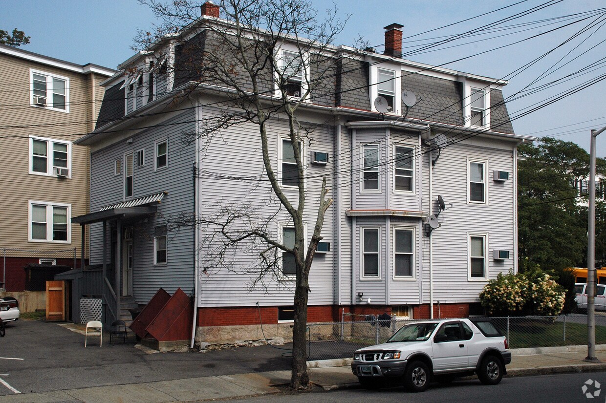 Building Photo - 555 Essex St