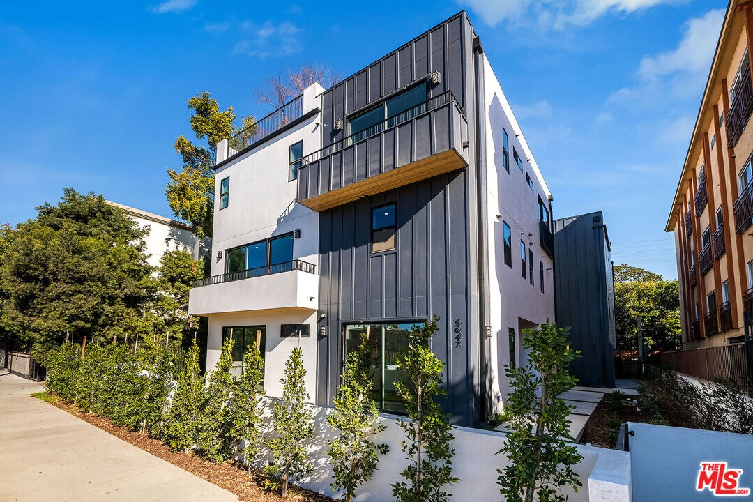 Primary Photo - 5042 Laurel Canyon Blvd
