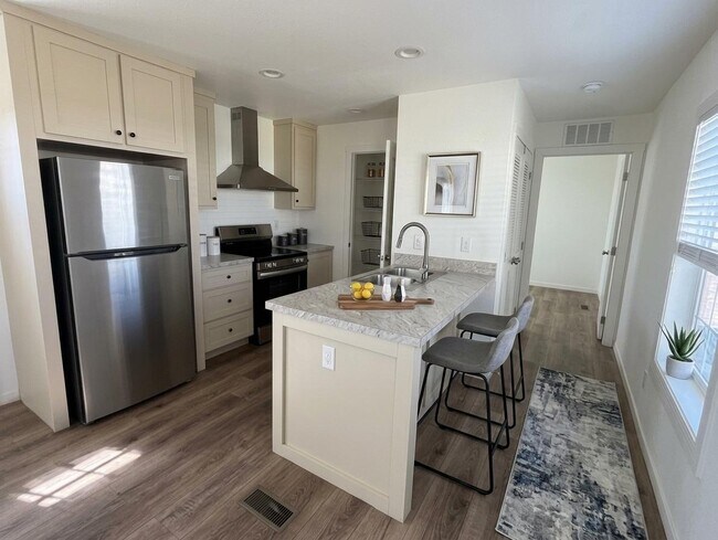 Foto del edificio - 2060 N Center St