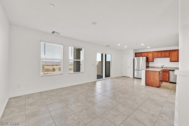 Building Photo - 352 Rosefinch St