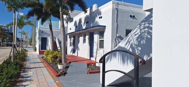 Foto del edificio - 1908 N Ocean Dr