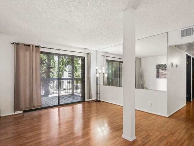 Foto del edificio - 2 Bedroom, 1 Bathroom Condo in Reno.  Lake...