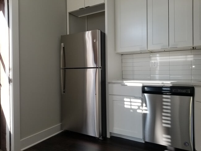 Building Photo - 709 W Barry Ave