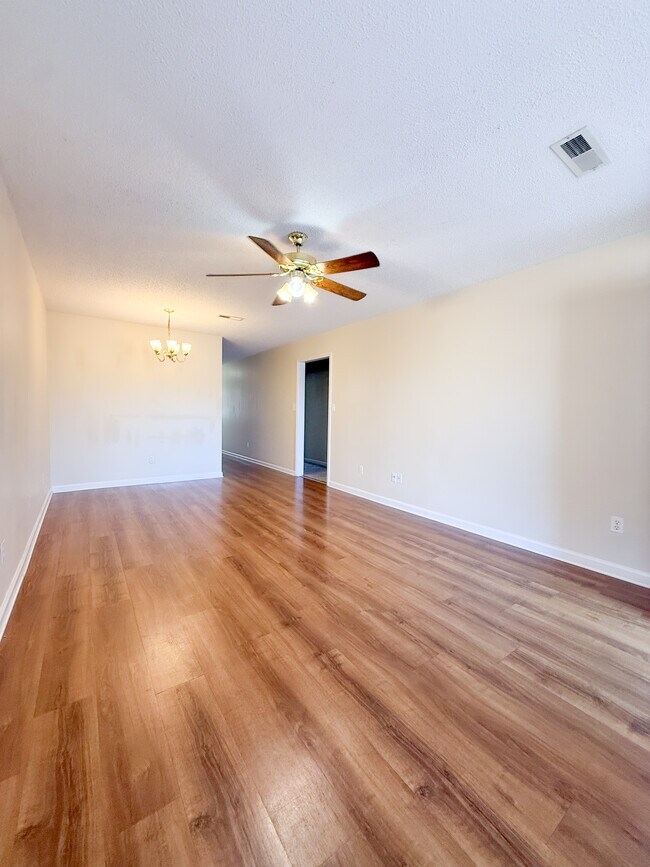 Foto del edificio - 412 E Pershing Ave