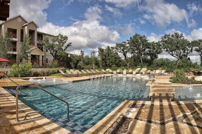 Foto del edificio - 5511 Pecan Spgs Rd