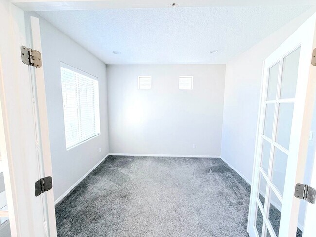 Foto del edificio - Modern 3 Bedroom Los Lunas Home with Refrigerated Air. Near I-25!