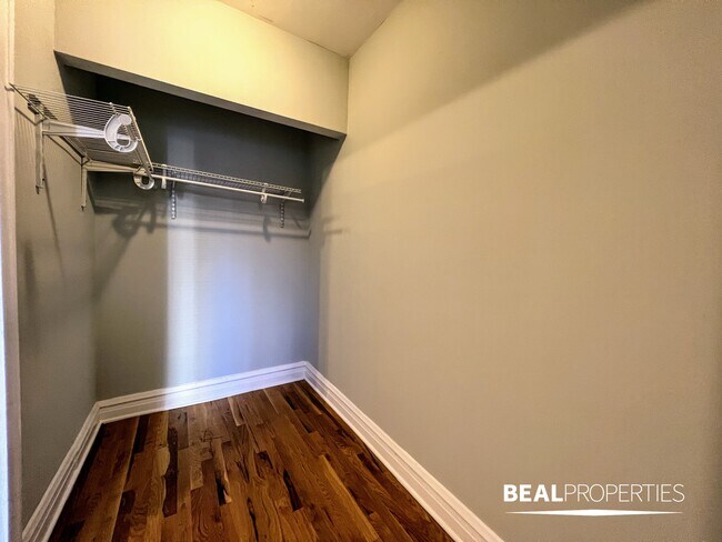 Foto del edificio - 4737 N Hermitage Ave