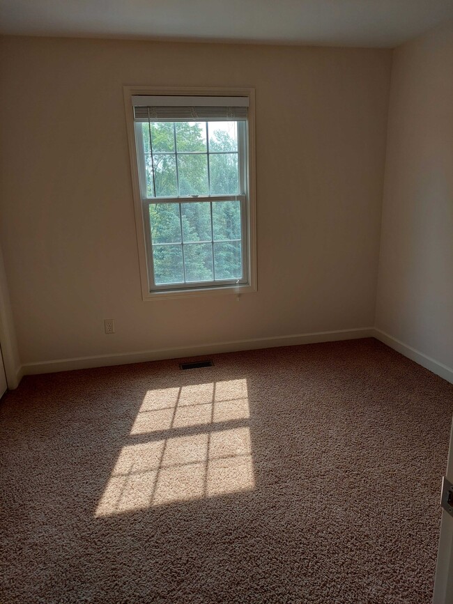 Building Photo - 610 Bedford Falls Dr
