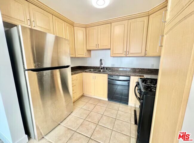 Foto del edificio - 468 S Roxbury Dr