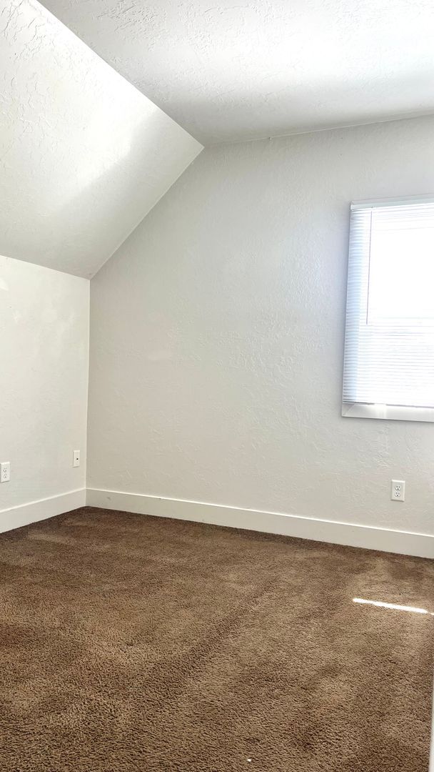 Building Photo - 807 20th St