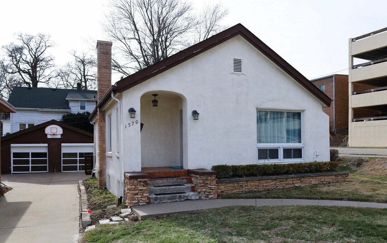 Primary Photo - 1570 Parkway St