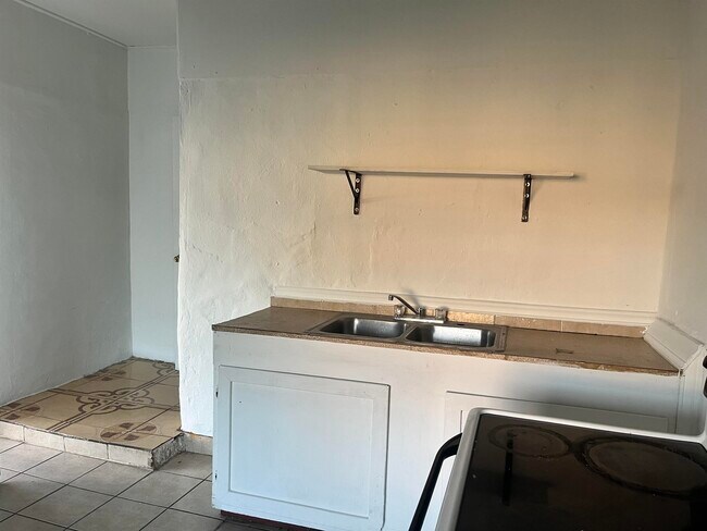 Building Photo - 2011 Lexington Ave