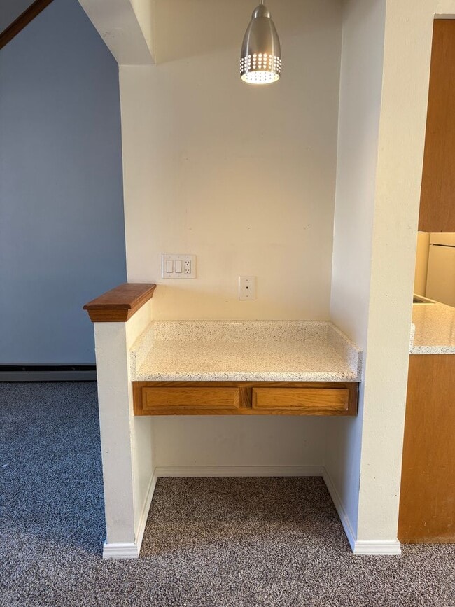 Foto del edificio - 1 Bedroom 1 Bath Townhome with Garage Parking in Village Seven