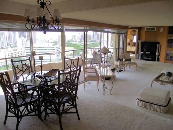 Dining Area - 1221 Victoria St